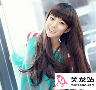时尚女长卷发发型 尽显娇媚成熟美