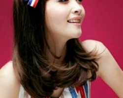 简单中长发梨花头 彰显时尚俏皮感