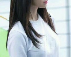 甜美的女生韩式齐刘海发型 时尚空气感更减龄可爱