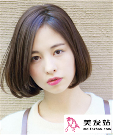 圆脸女生好看卷发发型 简约发型时尚大方