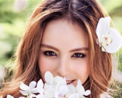 方脸女生中分刘海发型 时尚美颜打造小脸美女