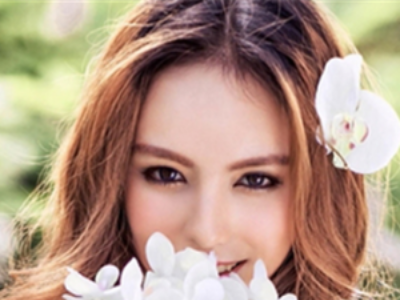 方脸女生中分刘海发型 时尚美颜打造小脸美女