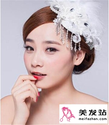 简单韩式盘发发型图片 清新淡雅显气质