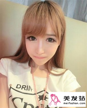 清纯系女生长发发型 尽显气质可爱小脸