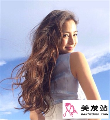 2015流行韩式卷发发型 绽放最优雅时尚的自己