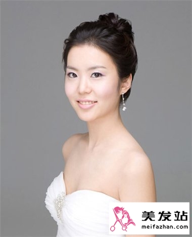 最新简约新娘发型 塑造浪漫迷人新娘