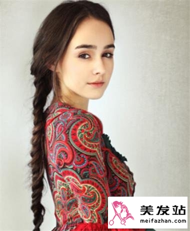简单麻花辫发型 打造可爱知性淑女
