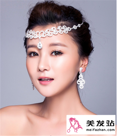 典雅中充满妩媚的高发髻盘发