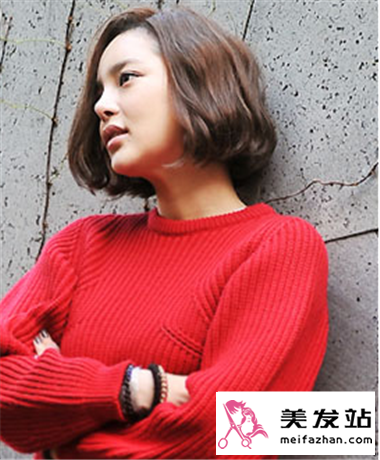 短发女生流行烫发发型 时尚可爱中不乏修颜