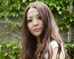 长脸女生流行长发 时尚长卷发最修颜