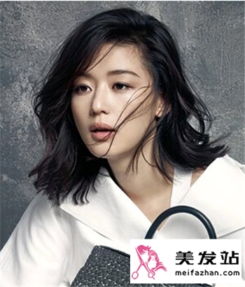 全智贤时尚齐肩短发发型 简单随性女人味十足