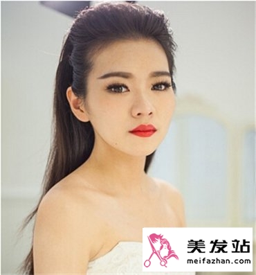 白色晚礼服新娘发型 浪漫高贵显气质