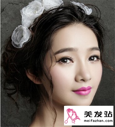 白色晚礼服新娘发型 浪漫高贵显气质