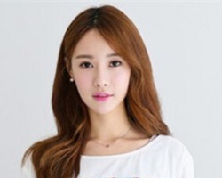 长发女生偏分刘海发型 塑造2015最甜美优雅女生