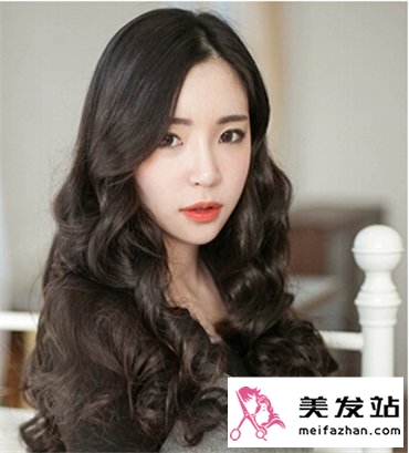 长发女生2015流行卷发发型 韩式长烫发最修颜时尚