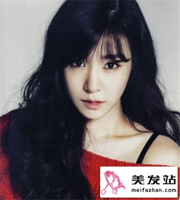 中长发女生大波浪卷发图片 时尚气质显魅力