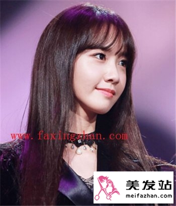 女生清新离子烫直发发型 打造韩式小清新直发美女