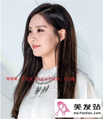 女生清新离子烫直发发型 打造韩式小清新直发美女