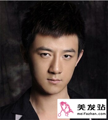 眼睛小男生流行短发发型 张倬闻经典发型发型