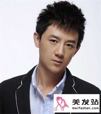 眼睛小男生流行短发发型 张倬闻经典发型发型