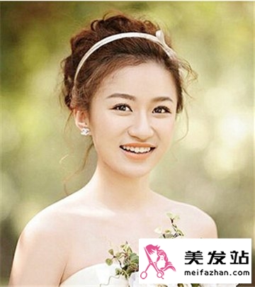 最美韩式无刘海盘发发型 露出额头展现满满幸福