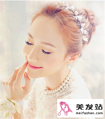 最美韩式无刘海盘发发型 露出额头展现满满幸福
