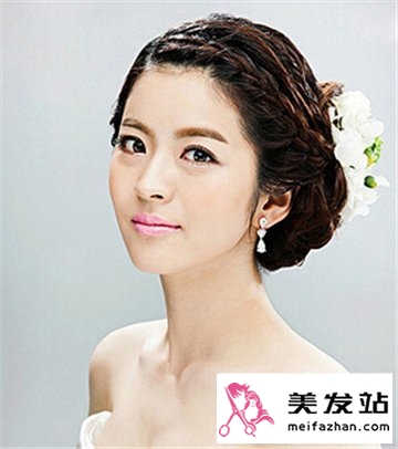 最美韩式无刘海盘发发型 露出额头展现满满幸福