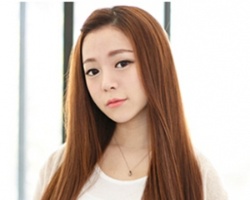 适合长发女生的披肩直发最显少女甜美