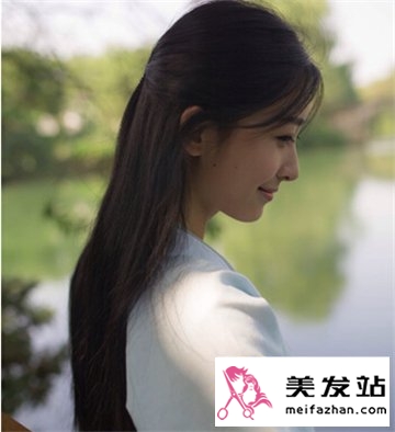 唯美直发美女发型图片 清新迷人十分上镜