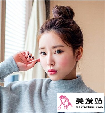 显萝莉可爱的韩式扎发 简单中也能拥有时尚美