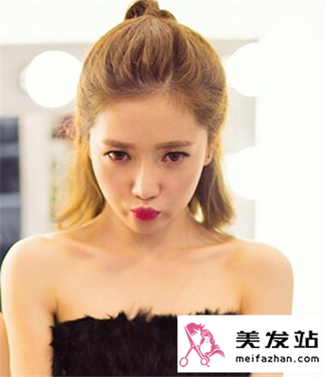 显萝莉可爱的韩式扎发 简单中也能拥有时尚美