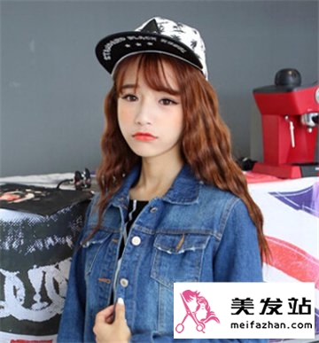 显萝莉可爱的韩式扎发 简单中也能拥有时尚美