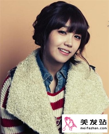 简单韩式盘发发型扎法 清新型最受女生喜欢