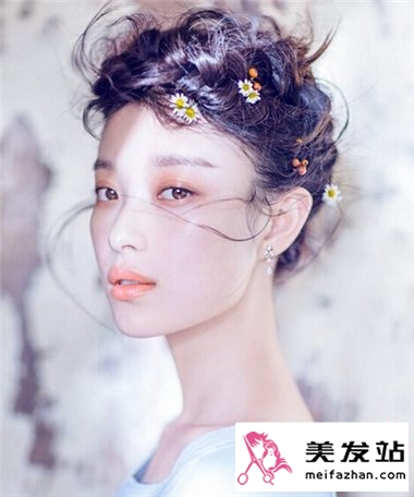 简单韩式盘发发型扎法 清新型最受女生喜欢