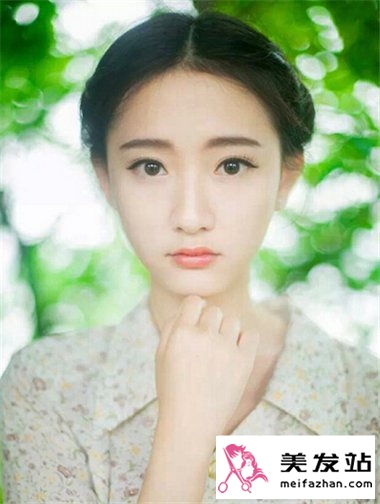 简单韩式盘发发型扎法 清新型最受女生喜欢