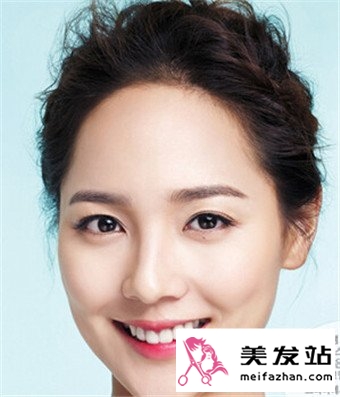盘发扎发速学教程 打造清新甜美范儿