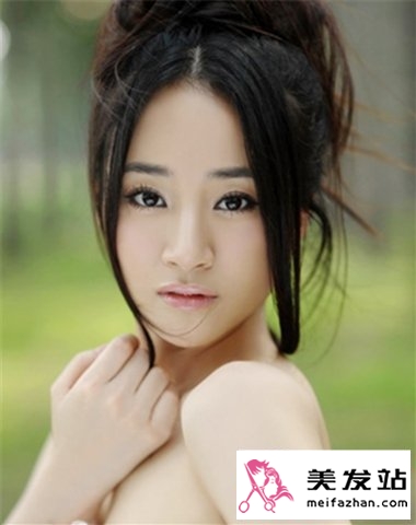 大脸女生怎么梳头发好看 简单时尚瘦脸扎发最修颜