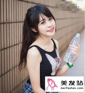清新唯美长直发 打造最美女神范儿
