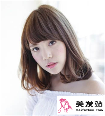女生可爱梨花头发型 齐刘海俏皮可人