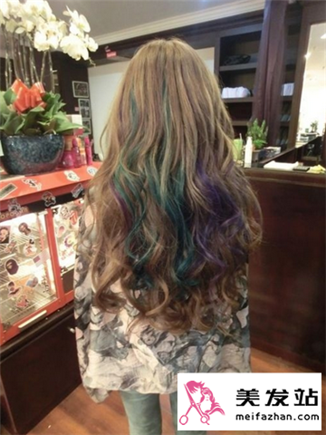 2015最新多色彩虹式挑染渐变色发型 五彩缤纷的时尚发型