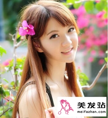 校园女生发型精选 长直发清纯惹人爱