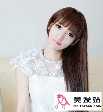 校园女生发型精选 长直发清纯惹人爱