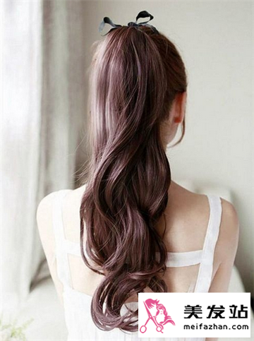 女生甜美可爱长卷发发型 做秀外慧中的最美女人