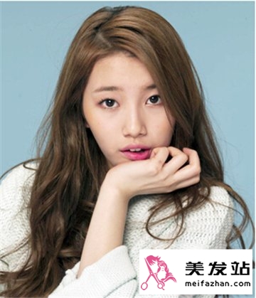 菱形脸中长发女生发型 时尚卷发修颜显气质