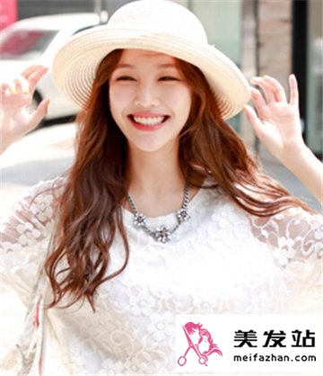 菱形脸中长发女生发型 时尚卷发修颜显气质