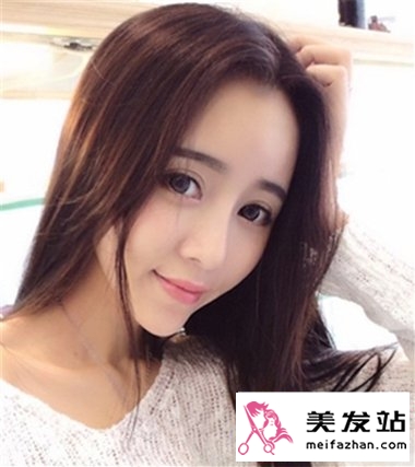 方脸女生修颜直发发型 打造清新迷人气质