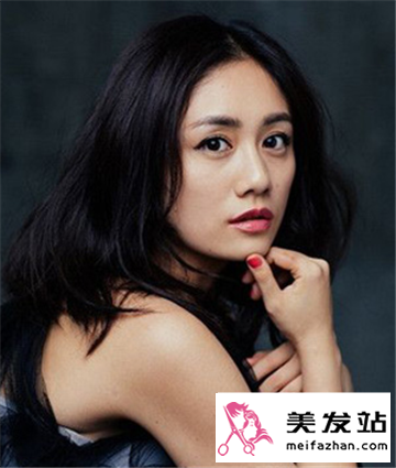 2015最新款女生中长发烫发发型 可爱唯美