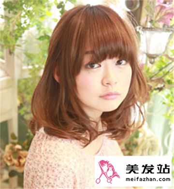 乖巧甜美棕色染发 靓丽彰显整个精彩人生