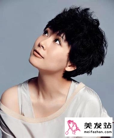 时尚短发，让你看起来既帅气又不失女人味