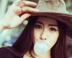 女生田园风格的帽子发型 百变帽子戏法